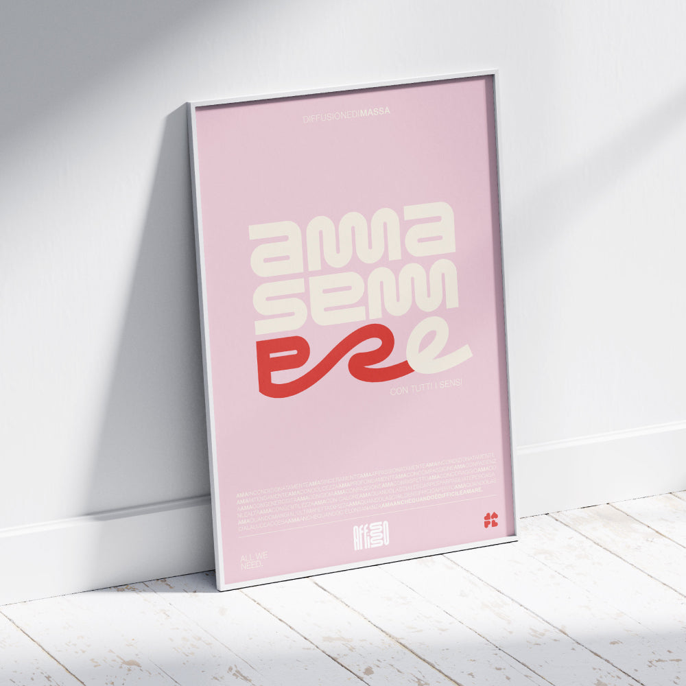 Poster tipografico moderno con la scritta 'AMMA SEMPRE' in caratteri bold e curvi su sfondo rosa. Il design utilizza colori crema, rosso e bianco, con un effetto dinamico sulle lettere. Contiene anche piccole scritte in italiano come 'con tutti i sensi' e 'ALL WE NEED'. Stile minimalista ed emozionale, ideale per decorazione e comunicazione visiva.